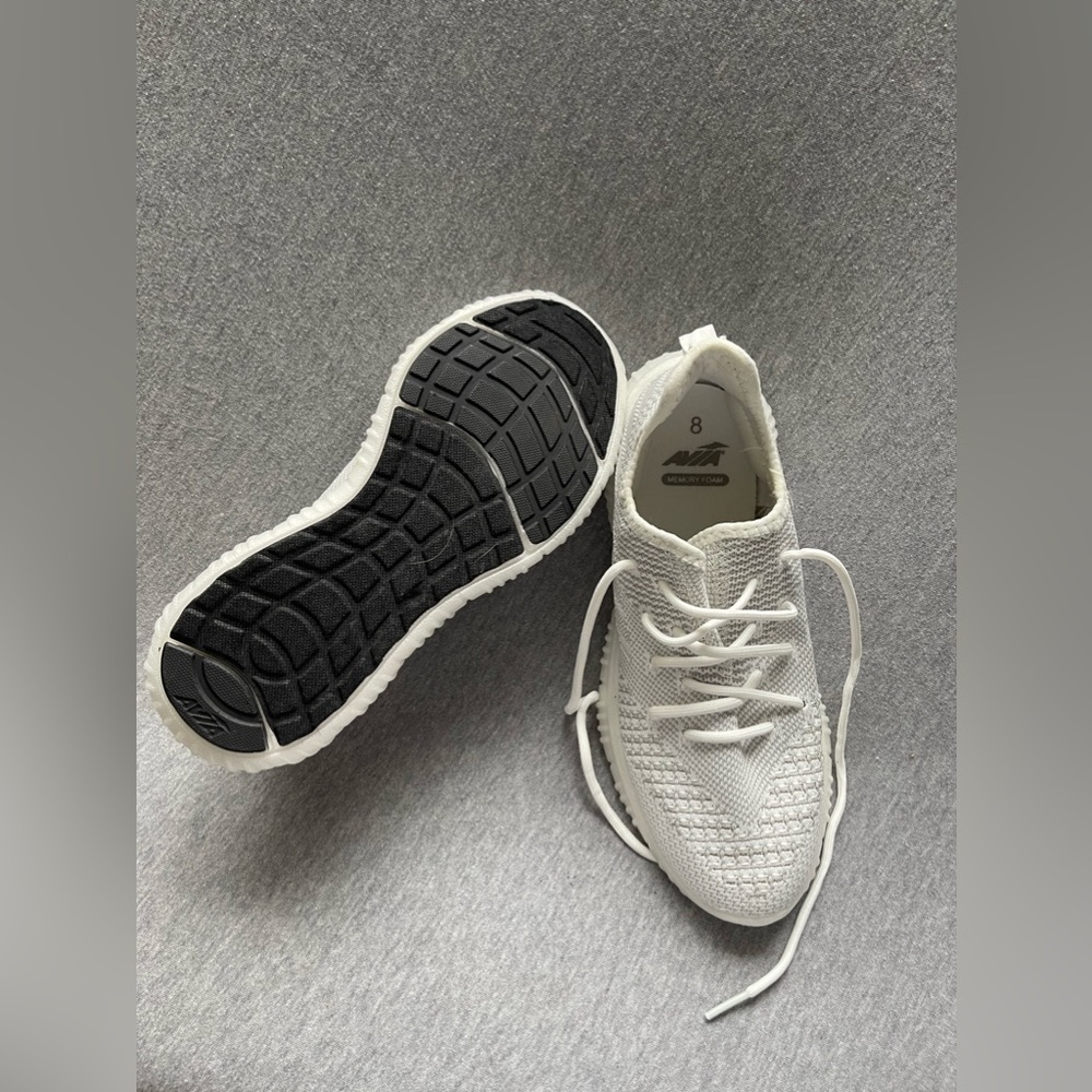 Running shoes/gym